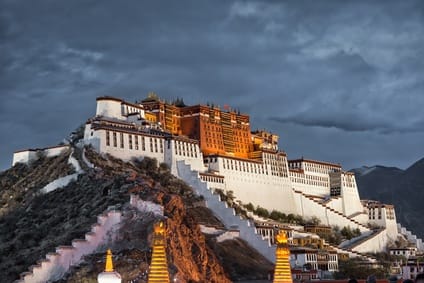 Sehenswürdigkeiten in Lhasa: In Tibet auf dem Dach einer (neuen) Welt