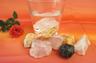 Edelsteinwasser - Herstellung, Wirkung und Anwendung Edelsteinwasser herstellen