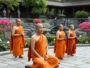 Buddhistische Mönche und Nonnen: Leben und Alltag im Kloster Buddhistische Mönche
